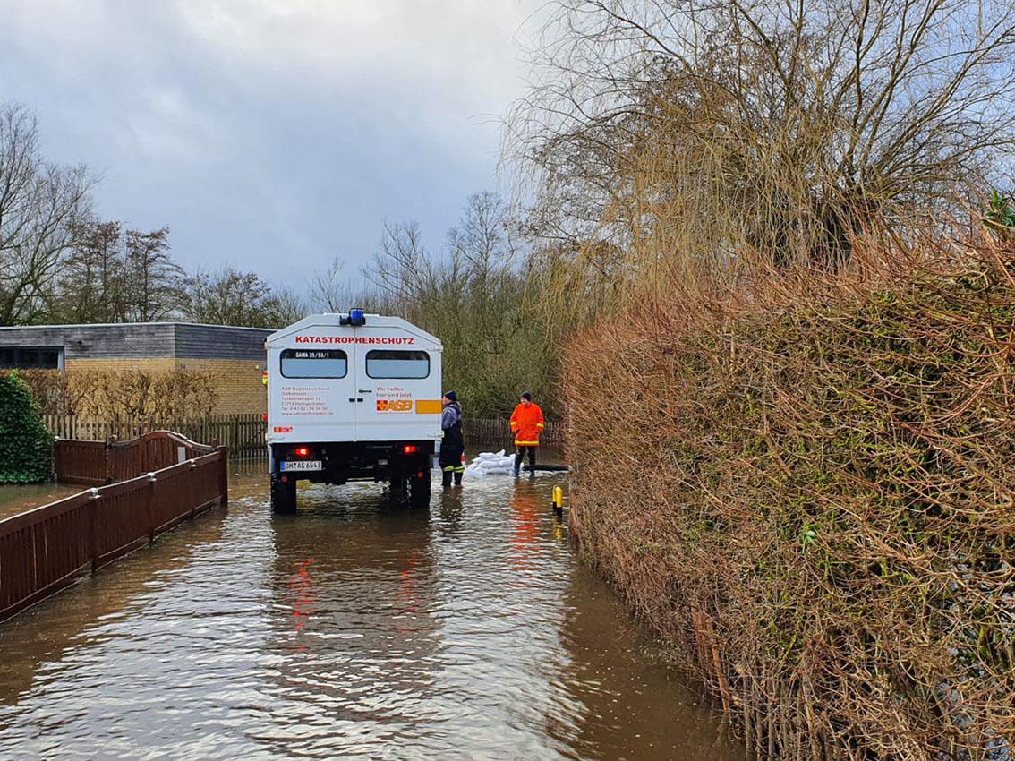 ASB-Unimog beim Hochwasser in Niendorf im Einsatz